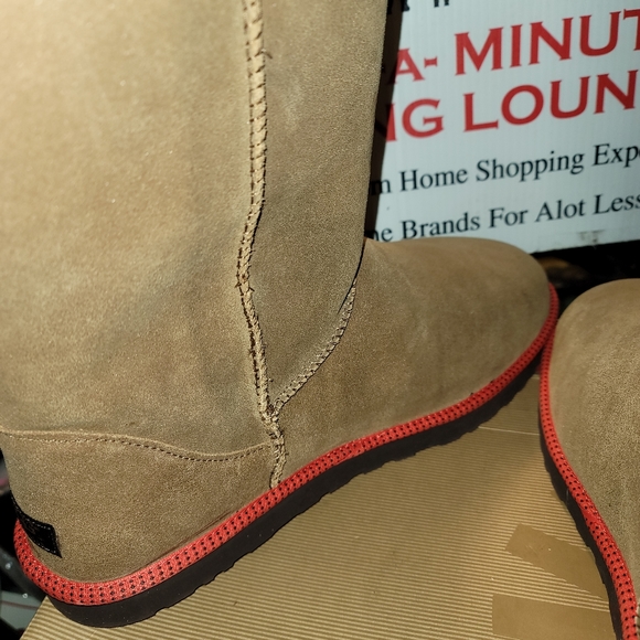 Men's UGG Boots - Picture 4 of 6